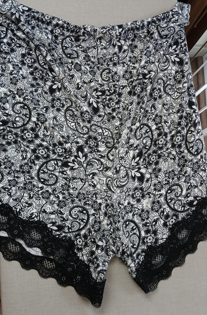 Liz Claiborne Lace sleep shorts 3X black white paisley comfy cool summer PJs